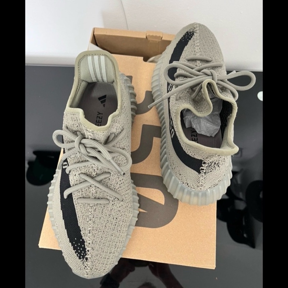 Authentic adidas Yeezy Boost 350 V2 Granite - 7.5 - Picture 6 of 8